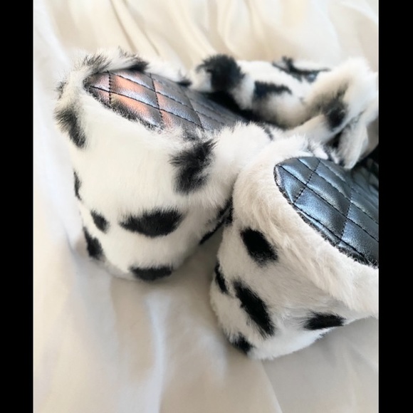 ♣️ NEW COW PRINT WEDGE SLIDES ♠️ - Picture 5 of 6